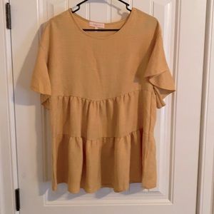 Hailey & Co size small gold blouse